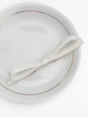 laço minimalista branco